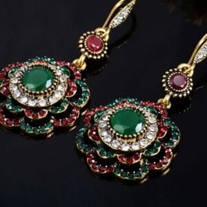 Women Retro Pop Earrings Bohemian Ethnic Flower Pendant